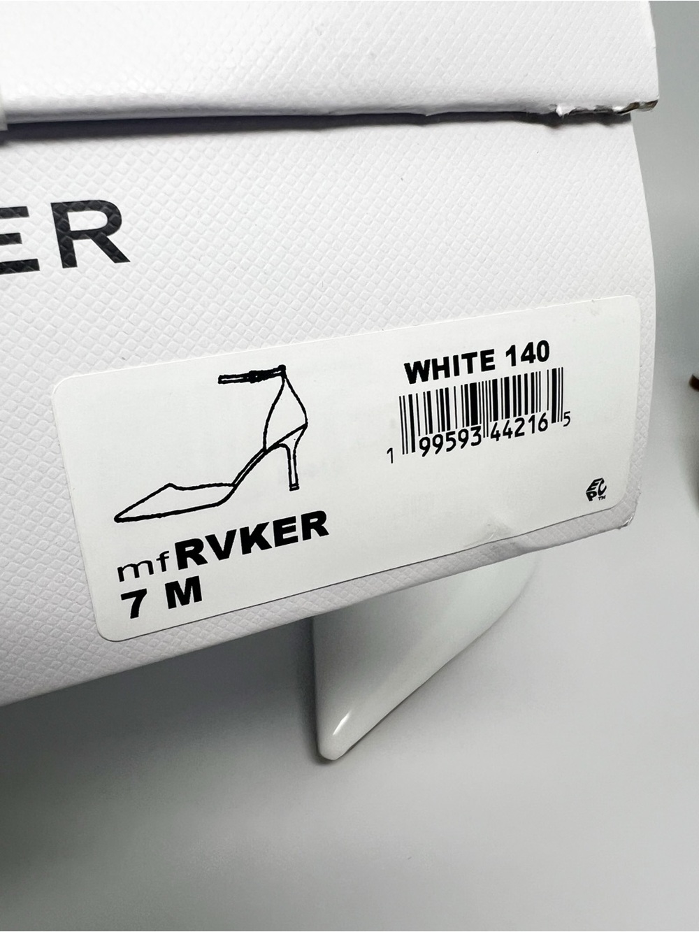 Marc Fisher Rvker Pumps
Size 7 - Picture 8 of 8